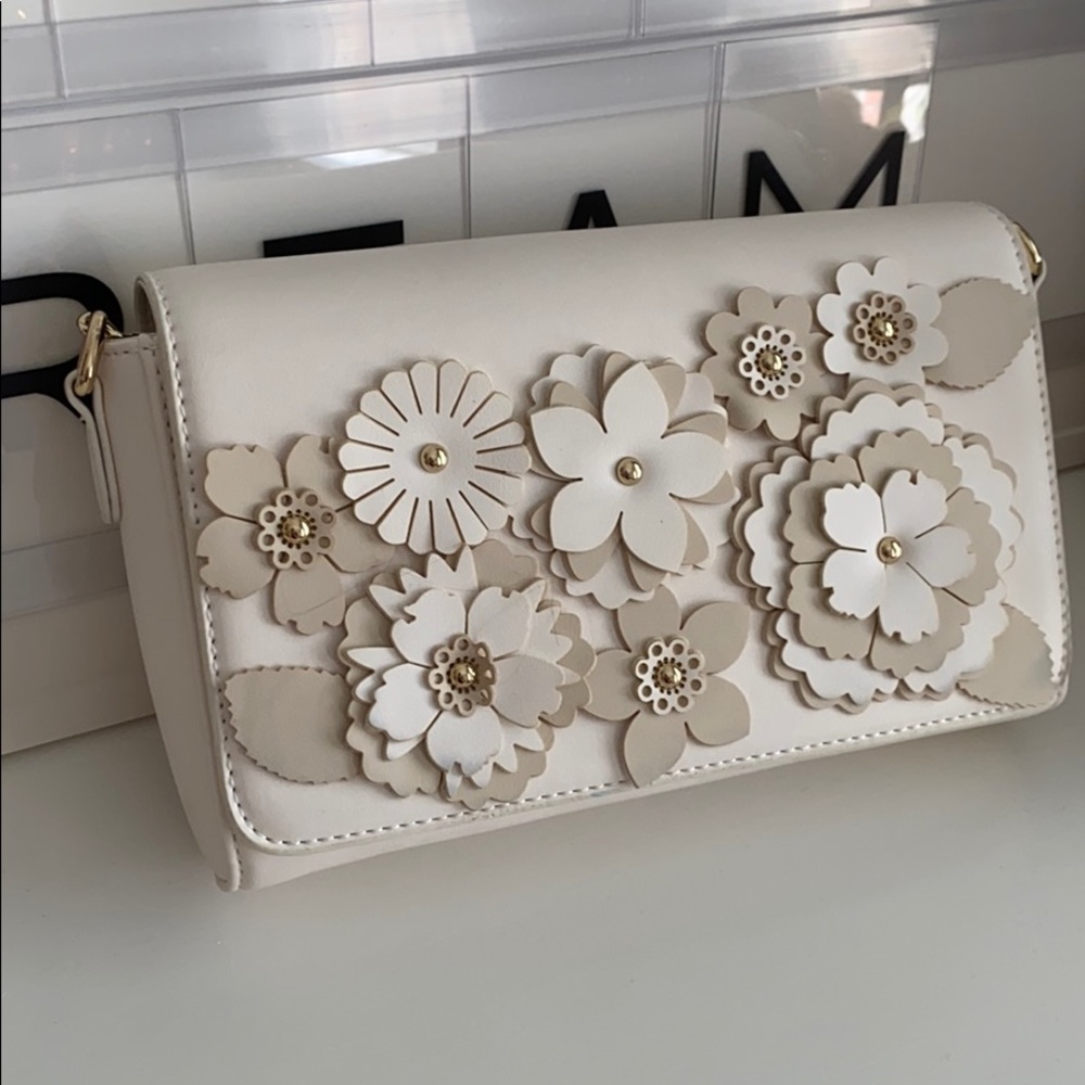 Floral crossbody bag!